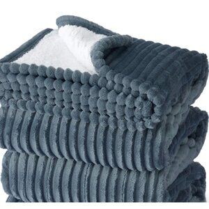 Grey soft King size blanket with sherpa